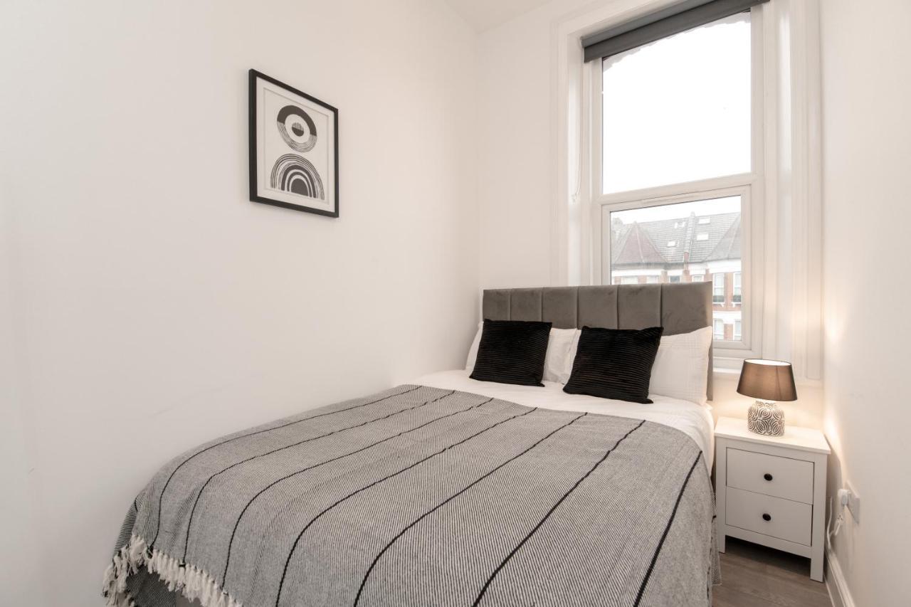 Fantastic New, London Apartment 3 Bed 1 Bath & Parking Whetstone Exterior foto